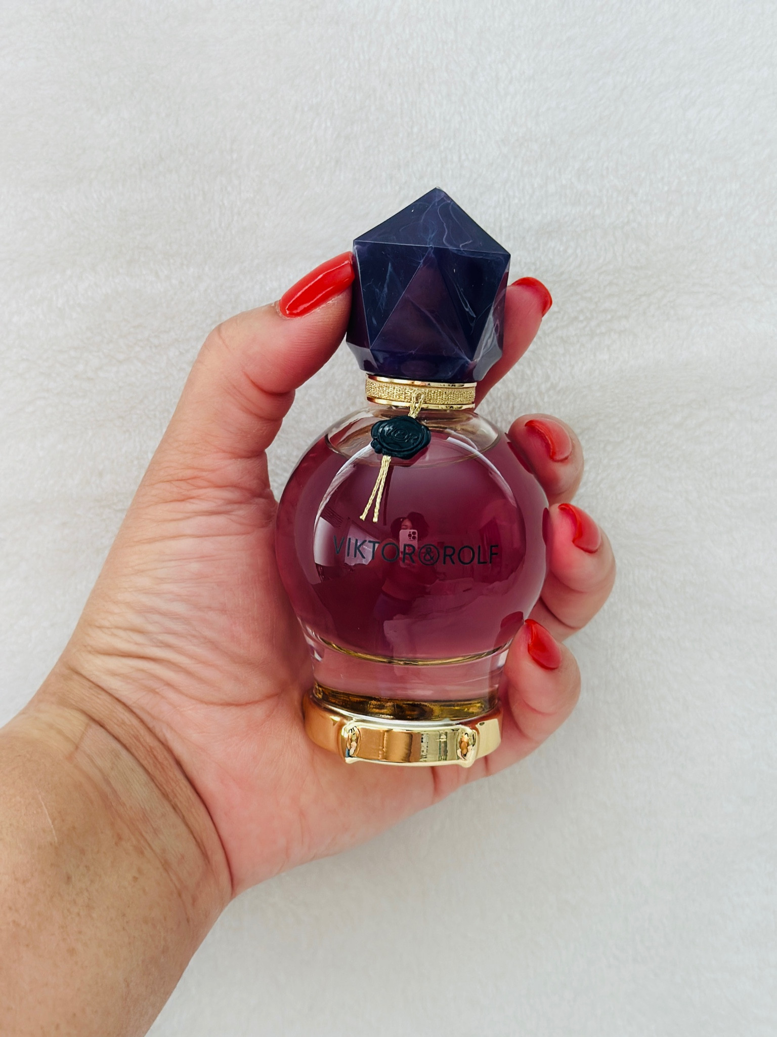 This perfume smells so good. If you love floral fragrances, you’re going to love the Good Fortune’s magnetic scent. Top notes are Jasmine, vanilla and fennel. A little goes a long way and it is long lasting. Perfect for a date night, girl’s night out. It’ll make you feel so powerful!!!

#datenightfragrances #fallfragrance #goodfortuneperfume #floralfragrance #warmfloralscent 

#LTKbeauty #LTKGiftGuide #LTKHoliday