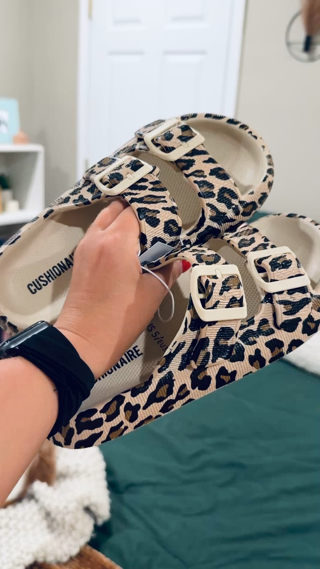 Amazon sandals!

sandals: fit true to size // wearing a 5 

 