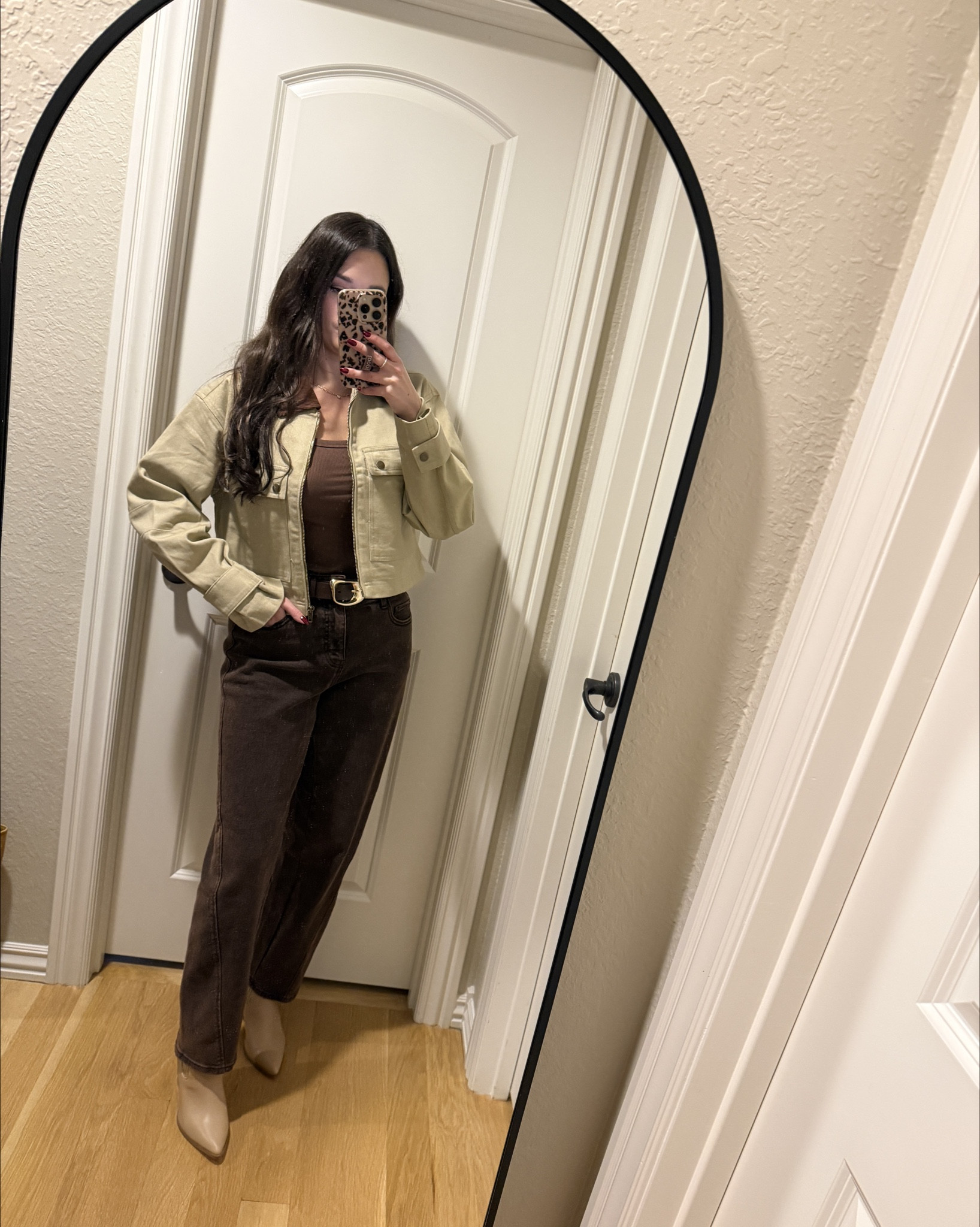 been loving brown outfits for fall 🤎


Barn jacket, barrel jeans, boots, sneakers, gingham, comfy outfits, date night outfit, cardigan outfit, fall outfit inspo, what to wear this fall, outfit ideas, fall style, trendy outfits, 

#LTKShoeCrush #LTKFindsUnder50 #LTKSaleAlert