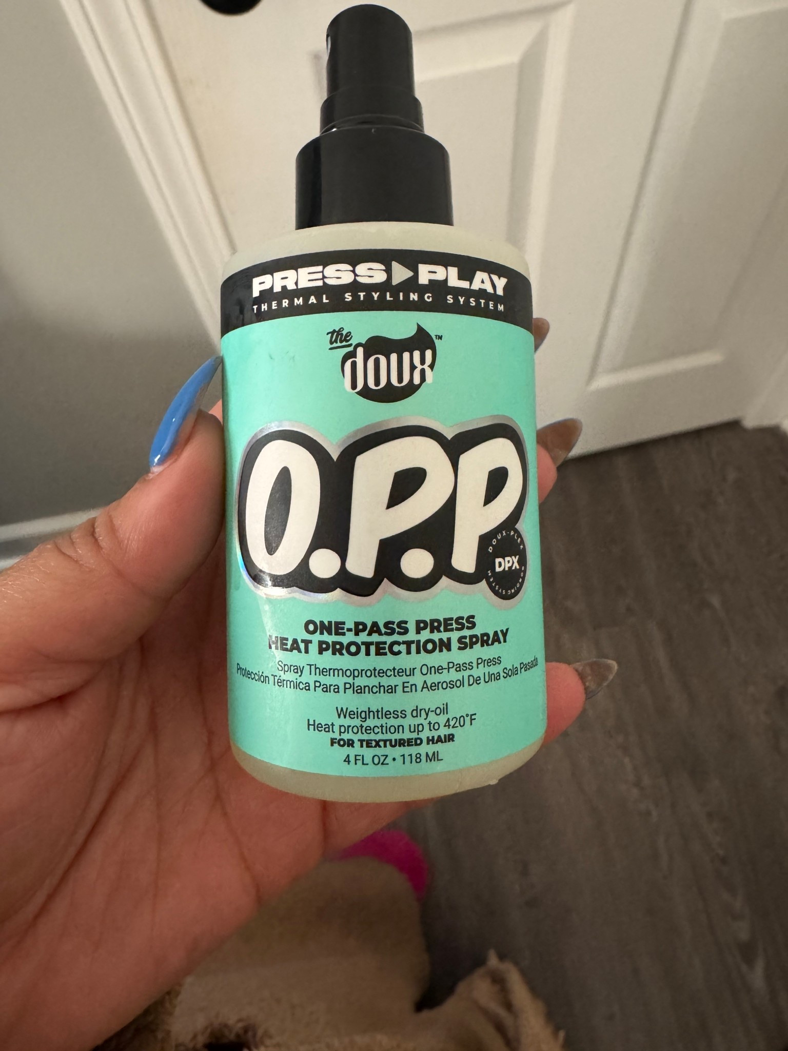 This lives up to the name. No heat damage and one pass leaves my hair straight and shiny 