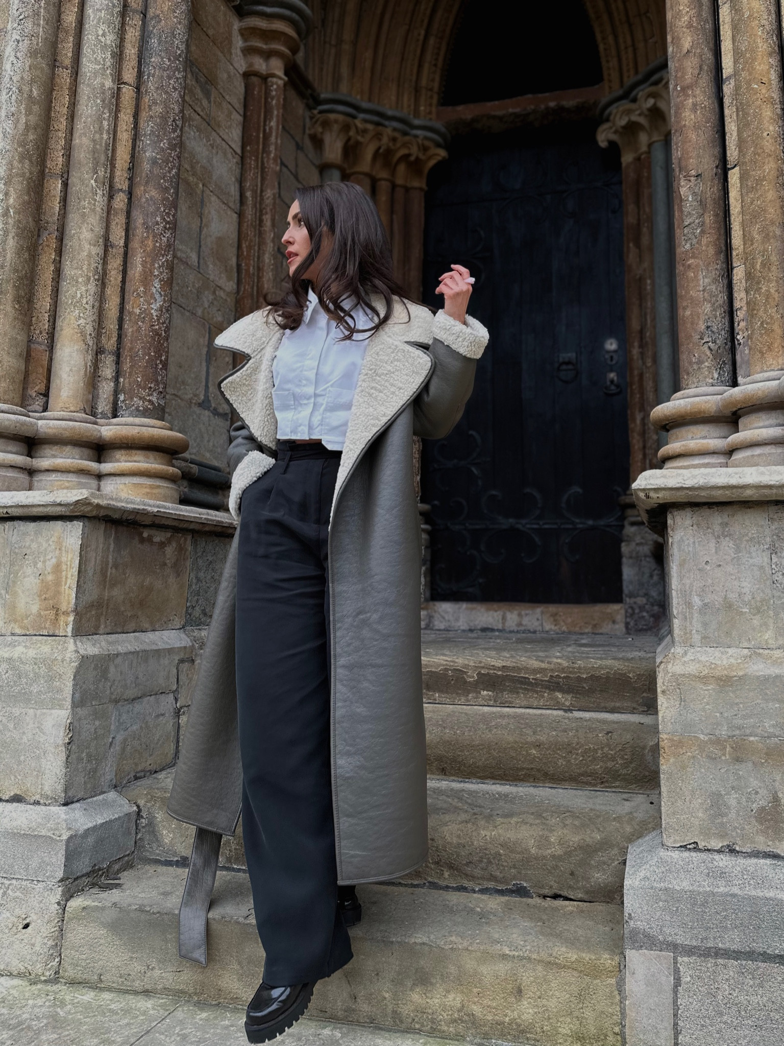 Szykownie ale bez wysiłku - typowy paryski styl.

moda, stylowo, modne ubrania, krótka koszula 

#LTKstyletip #LTKeurope #LTKSeasonal