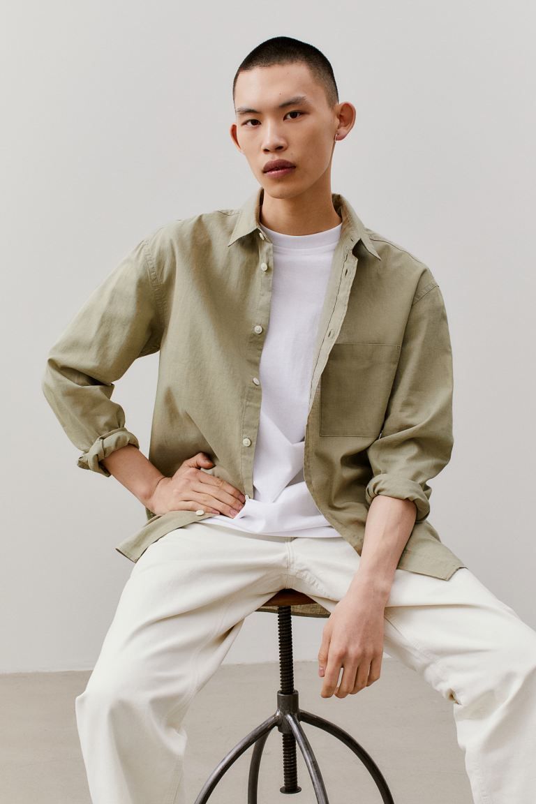Relaxed-fit shirt in a woven linen and cotton blend. Turn-down collar, classic button placket, an... | H&M (US)