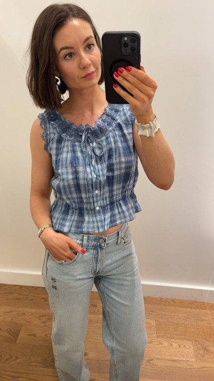 Top - XS
Loose jeans - 24 Regular

#LTKsummer #LTKcanada