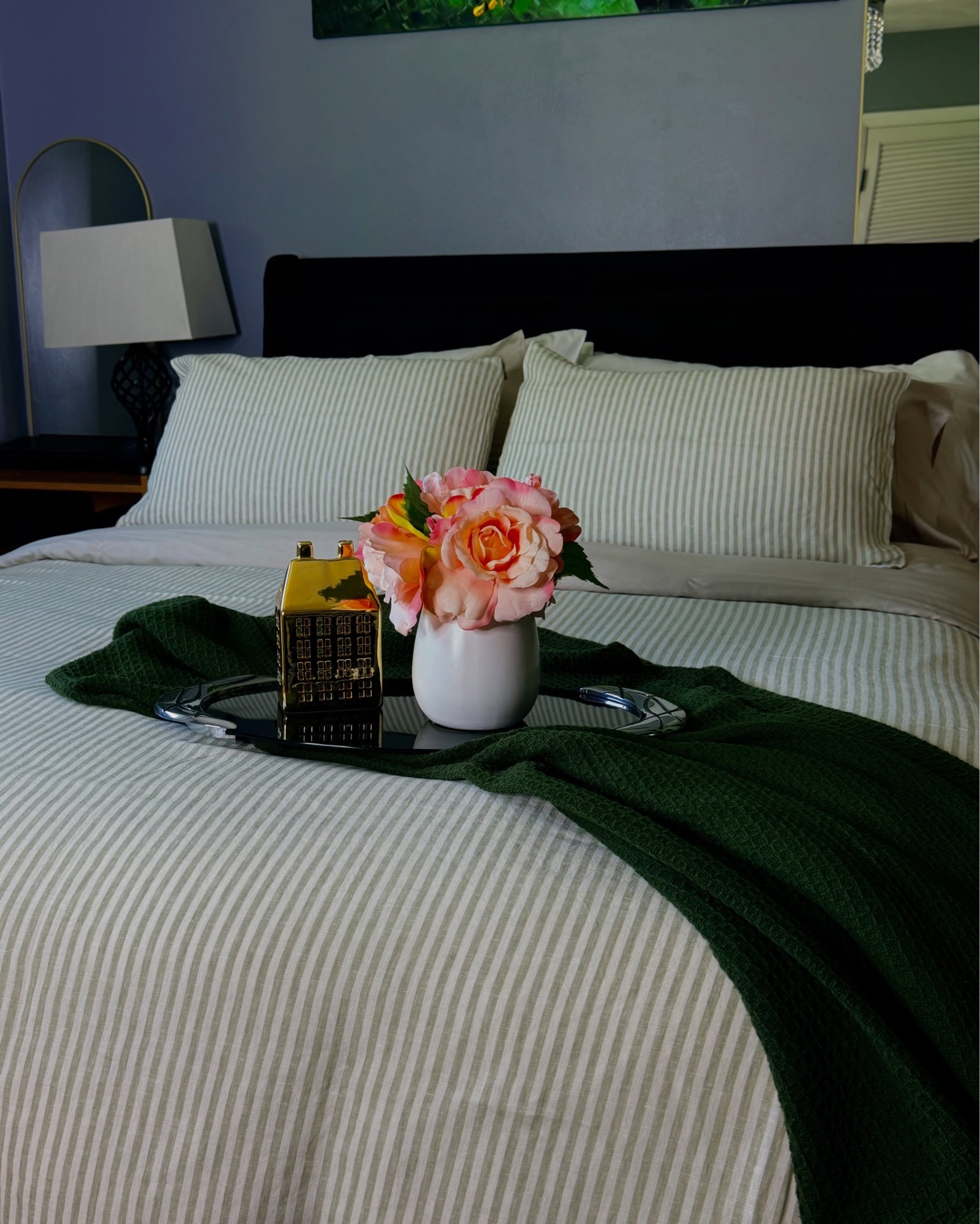 Luxury begins with the details. Quince bedding — crafted for calm, designed for elegance. Neutral stripes, timeless comfort, and a pop of green against soft tones… it’s kinda chic. ✨ Discover minimalist bedroom decor, neutral interiors, and timeless design crafted for everyday comfort. Quince brings affordable luxury to your home, elevating rest into an art form. 🛏️ Swipe through to see why it’s kinda chic. 💫 Shop the Quince collection via link in bio. 💬 Comment your vibe: stripes or solids? Tagging: @onequince 
 #QuincePartner Promo Code: INFG-26EVERYDAYDONIA10 . #QuinceHome #LuxuryBedding #MinimalistBedroom #ElevatedLiving
.
Shop the Quince collection via link in bio.

Neutral stripes, timeless comfort… it’s kinda chic.
FULL/QUEEN perfection in every thread.
Minimalism redefined. A sanctuary of calm, every evening.
.
Swipe through to see why it’s kinda chic
 #quincepartner #ItsKindaChic #QuinceHome #LuxuryBedding #MinimalistBedroom ElevatedLiving 
NeutralInteriors AffordableLuxury HomeSanctuary InteriorInspo TimelessDesign CozyElegance

Minimalism redefined. A sanctuary of calm, every evening.
.
Comment your vibe: stripes or solids
.
#QuinceHome #LuxuryBedding #MinimalistBedroom #ElevatedLiving NeutralInteriors 
AffordableLuxury HomeSanctuary InteriorInspo TimelessDesign CozyElegance