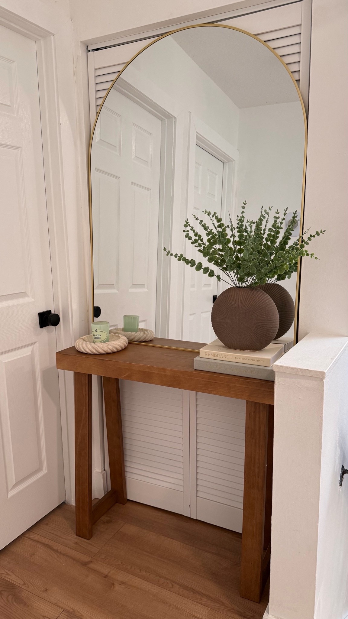 This little corner completely changed the feel of my home 🤎
A simple console table, an oversized mirror, and a few neutral decor pieces made the space feel so much warmer and more intentional. It’s proof that you don’t need a full room makeover to make your home feel elevated and inviting 🏡The mirror also makes the space look bigger and brighter, which is always a win.

Este rinconcito quedó demasiado lindo 🤎
El espejo grande + la decoración neutral hacen que todo se vea más elegante y acogedor.

Follow me on Instagram and YouTube
@kirasfashionfinds

#LTKHome #LTKvlog