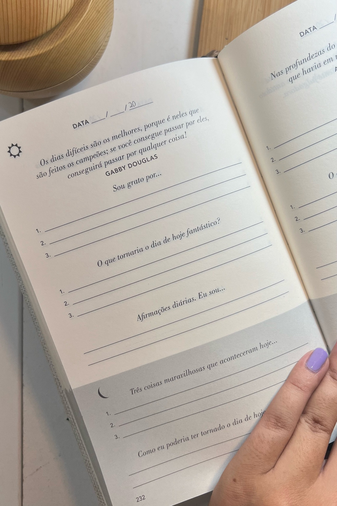 Cinco razões para adorar este diário:

1- É a coisa mais simples e eficaz que você pode fazer todos os dias para ser mais feliz;

2- Foi criado a partir de princípios comprovados da psicologia positiva;

3- É um diário para pessoas que não escrevem diários;

4- Você terá um retrato de seus dias, semanas, meses e anos;

5- Acha difícil manter um compromisso? Tudo bem. Tudo isso é possível. Em menos de cinco minutos por dia.

#livro #diario

#LTKworkwear #LTKbrasil #LTKstyletip