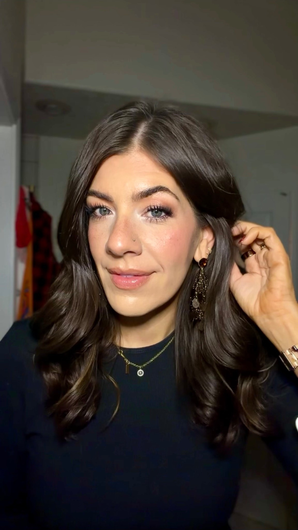 15 minute date night/night out makeup!
Foundation shade-240W
Concealer- light
Blush- worth (both liquid and powder)
Inner eye highlight- jumbo pencil in milk and shroom shadow 
Eye shadows- I use a gradient of warmer browns, but any color family will work here. Mine is all in one palette
Eye pencil/ black
Pressed setting powder- rose
Lip liner- neutral
Lip gloss- rose 

#LTKBeauty #LTKOver40 #LTKgrwm