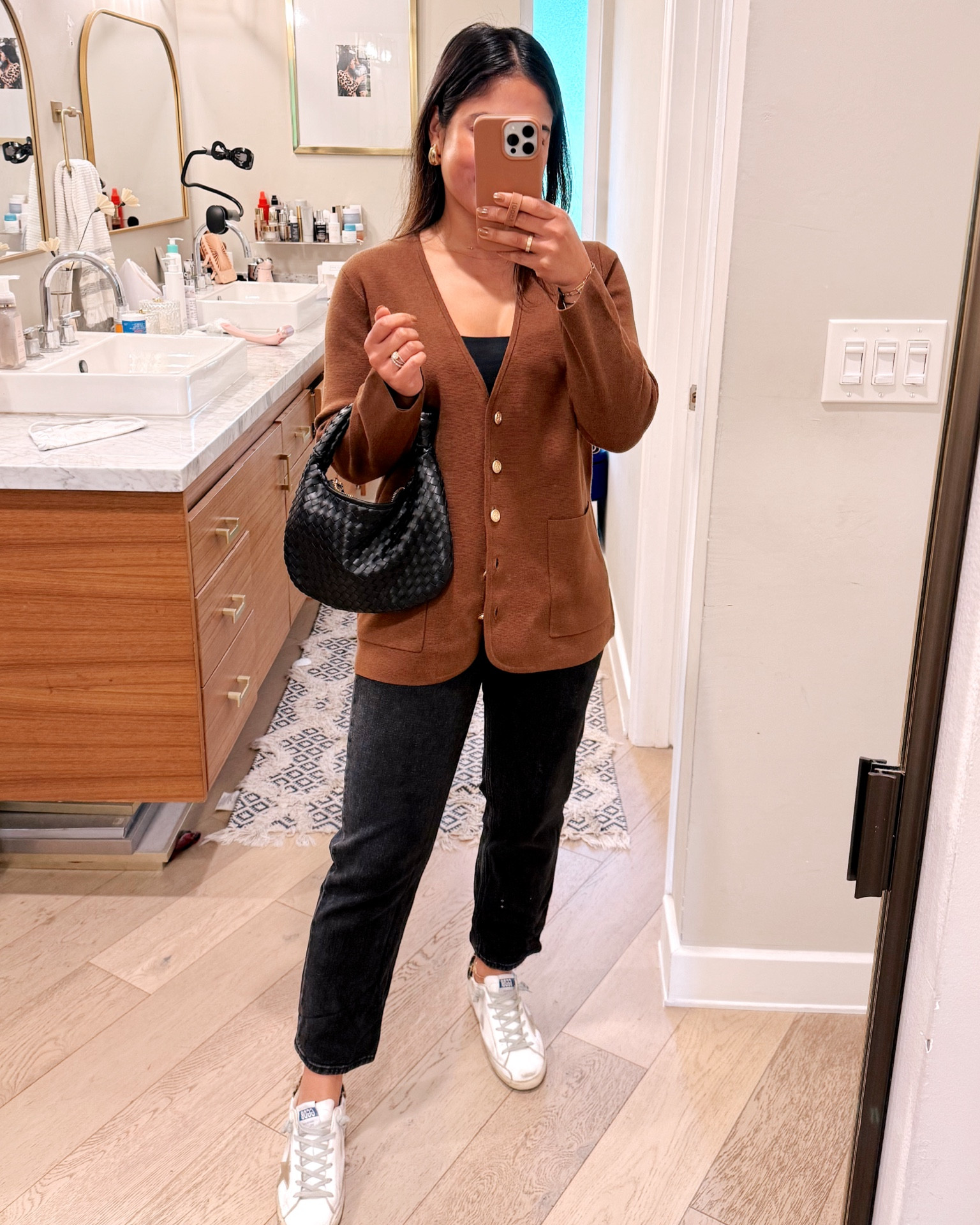 My cardigan, jeans & bag are all on sale for Black Friday! All would make great gifts! Black Friday sales, cyber week deals, holiday gift ideas for her


#LTKHoliday #LTKCyberWeek #LTKGiftGuide