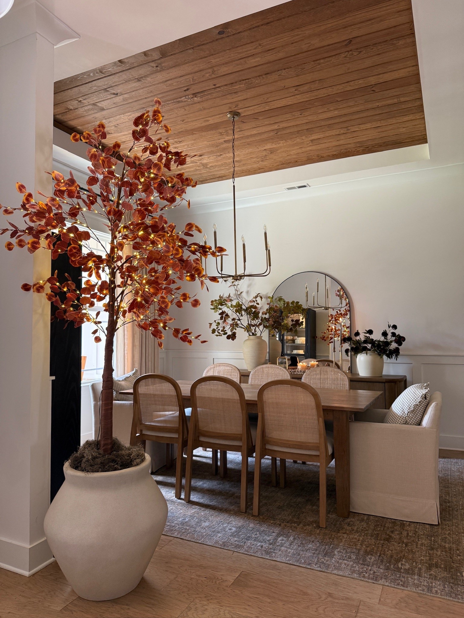 Happy Monday, friends! Fall has arrived in our dining room and it’s here to stay 🤍🍂 We cannot wait to welcome October later this week!

#LTKSeasonal #LTKHome