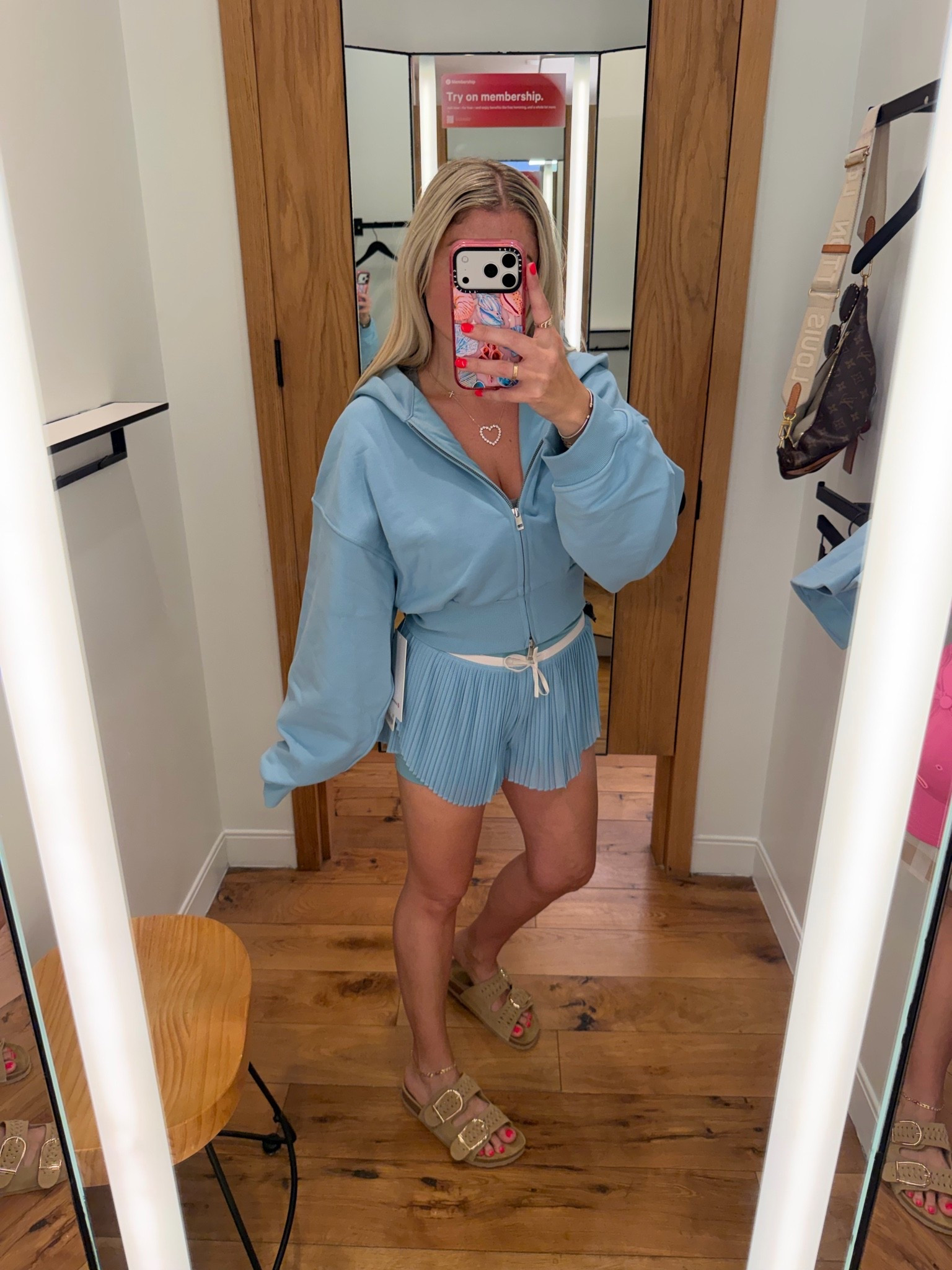 New @lululemon set
Size m jacket 
Xs shorts
Sandals tts
