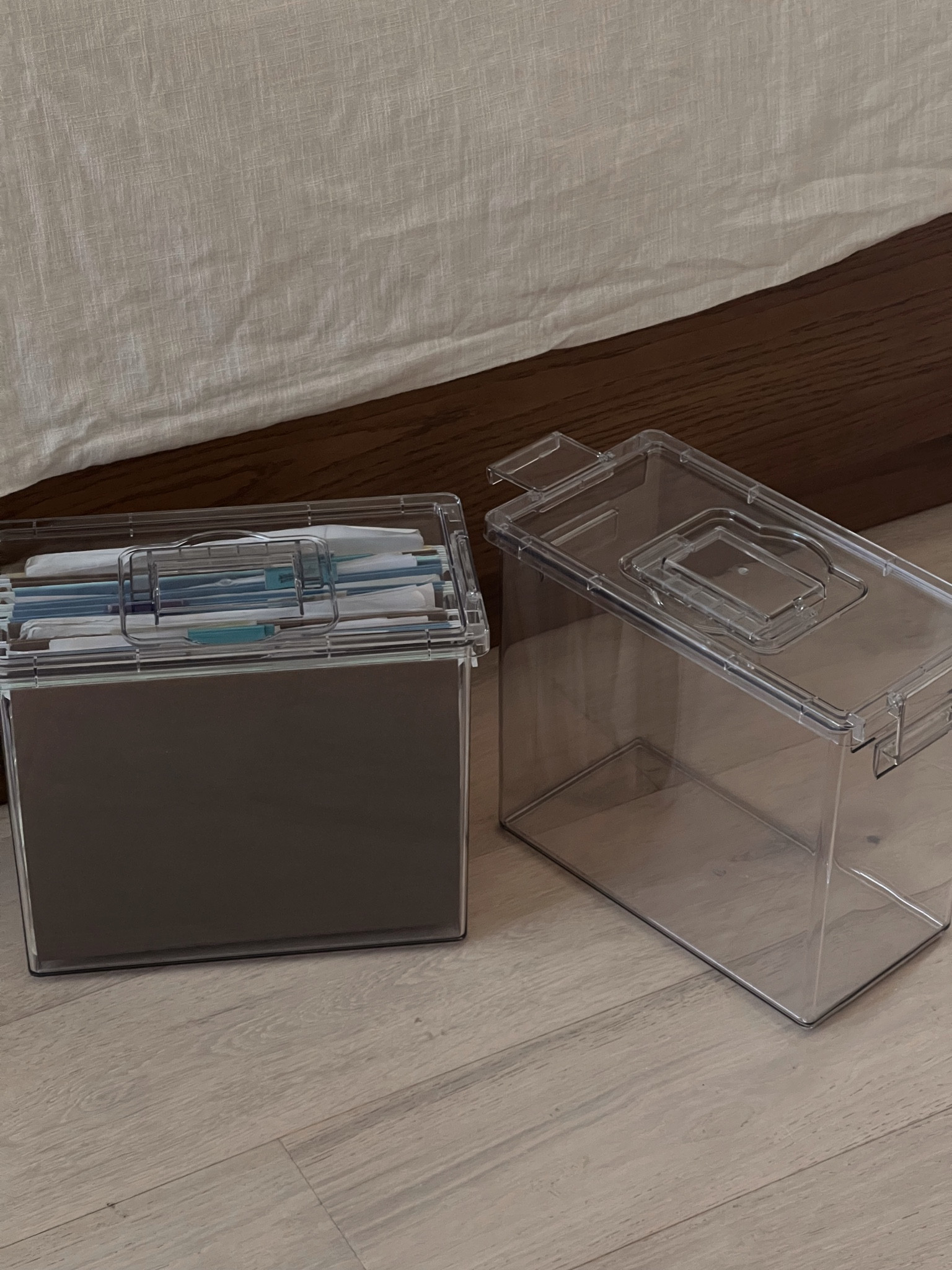 Got these clear filing organization bins - love that it has a cap so it won’t get dusty and handle for easy carrying. Also such a good price

Organization bins 
Filing bins 
Office organization 
Home organization 
Clear bins 
Aesthetic filing folders 
Walmart finds 
Amazon home finds 
Back to school 



#LTKBacktoSchool #LTKHome #LTKFindsUnder50