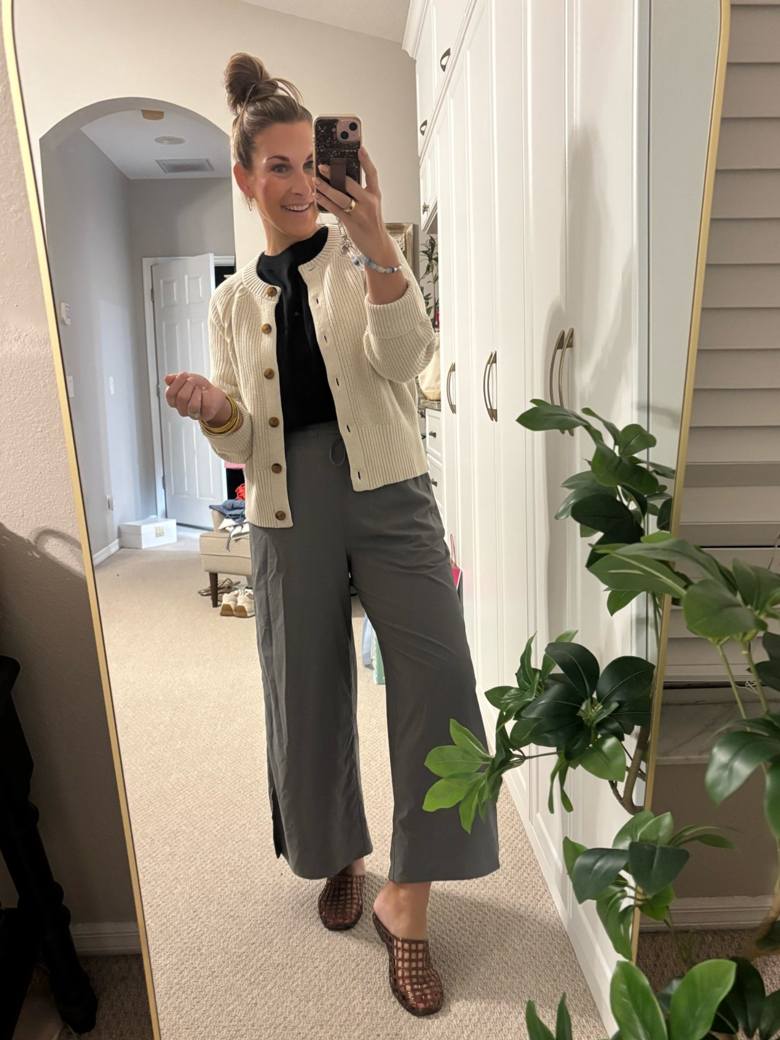 Causal workwear- these pants are super comfy! Dressing them up with a cardigan & cute flats

TTS: Medium

#LTKootd #LTKgrwm #LTKWorkwear
