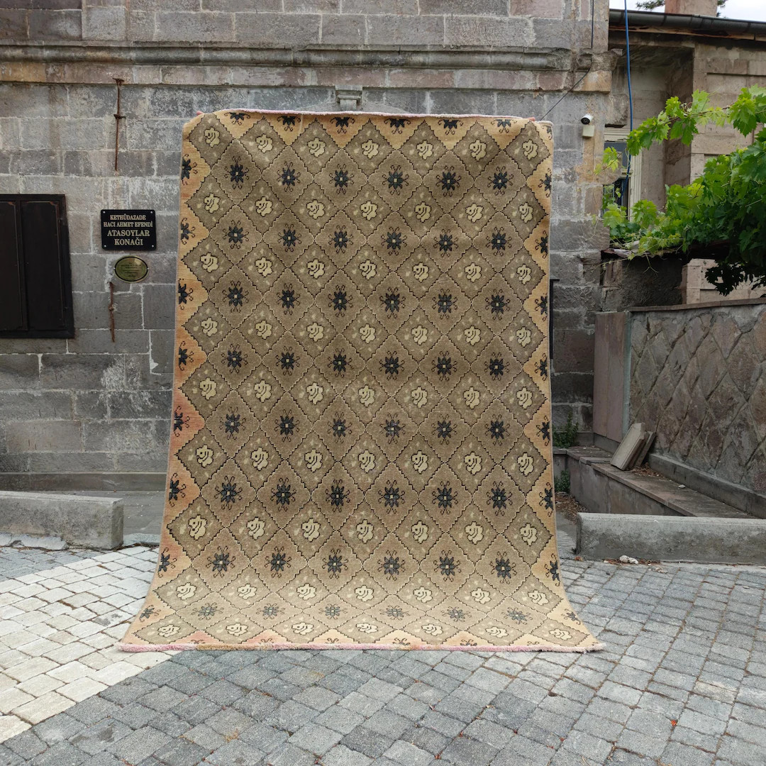 Hello Welcome to My shopTYPE : Vintage Rug (Handmade)ORIGIN : TURKEYCm :134 x 206     Feet : 4.39... | Etsy (US)