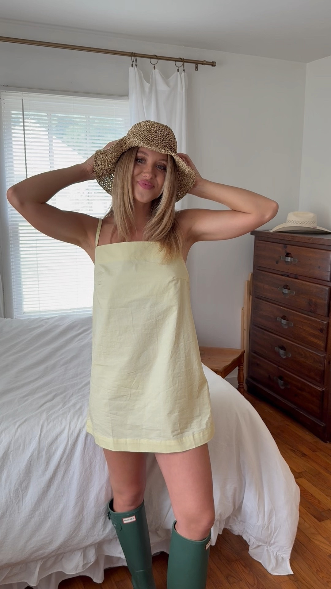 refusing to wear fall clothes until after my birthday (next week) @dairyboy apron dress 🧈 #dairyboy #summeroutfits #august