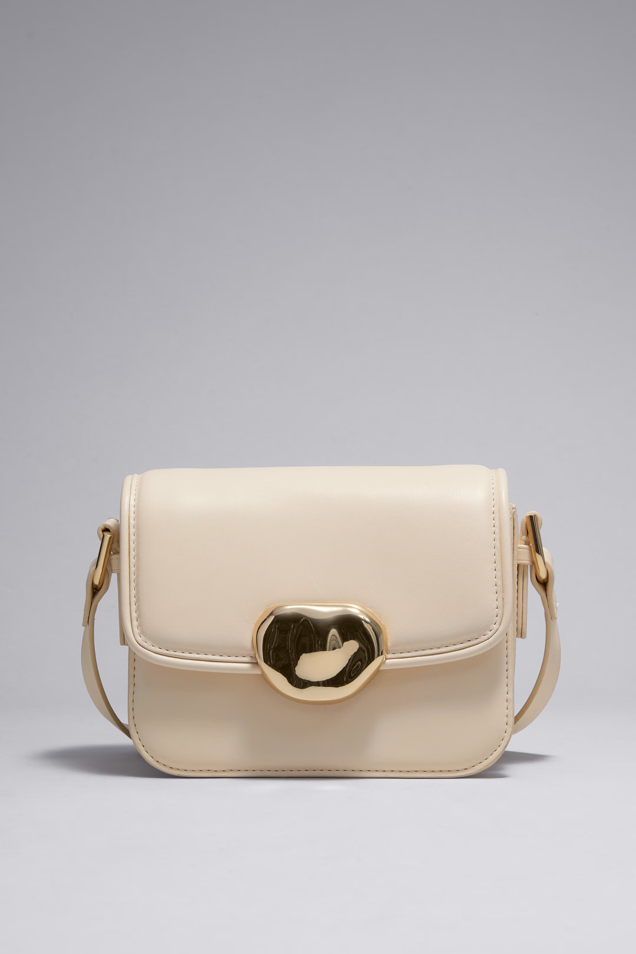 Small Sculptural-Buckle Leather Bag | H&M (UK, MY, IN, SG, PH, TW, HK)
