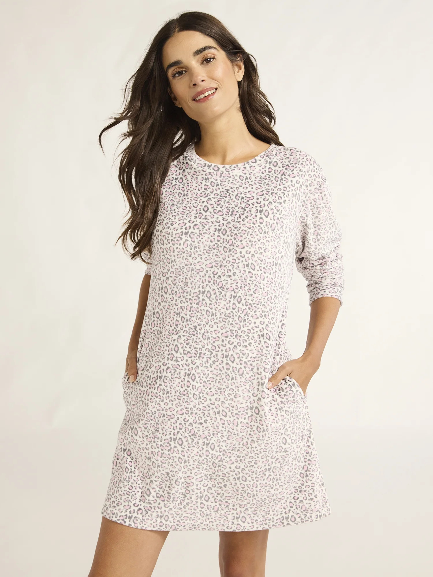 Joyspun Women's Velour Sleepshirt with Fuzzy Socks Set, 2-Piece, Sizes XS-3X | Walmart (US)