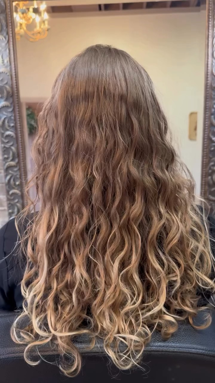 I’m just one person, but I wish I could meet every single one of you 🖤#hairtransformation #curlyhaircut #curlspecialist #curlyhairstyle #stylinghair