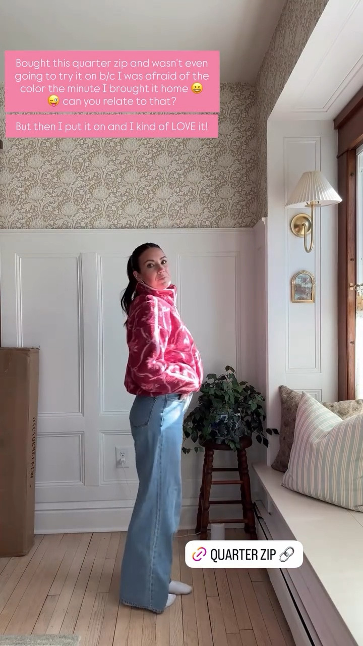 Bought this quarter zip and wasn’t even going to try it on b/c I was afraid of the color the minute I brought it home 😆😜 can you relate to that? 

But then I put it on and I kind of LOVE it!