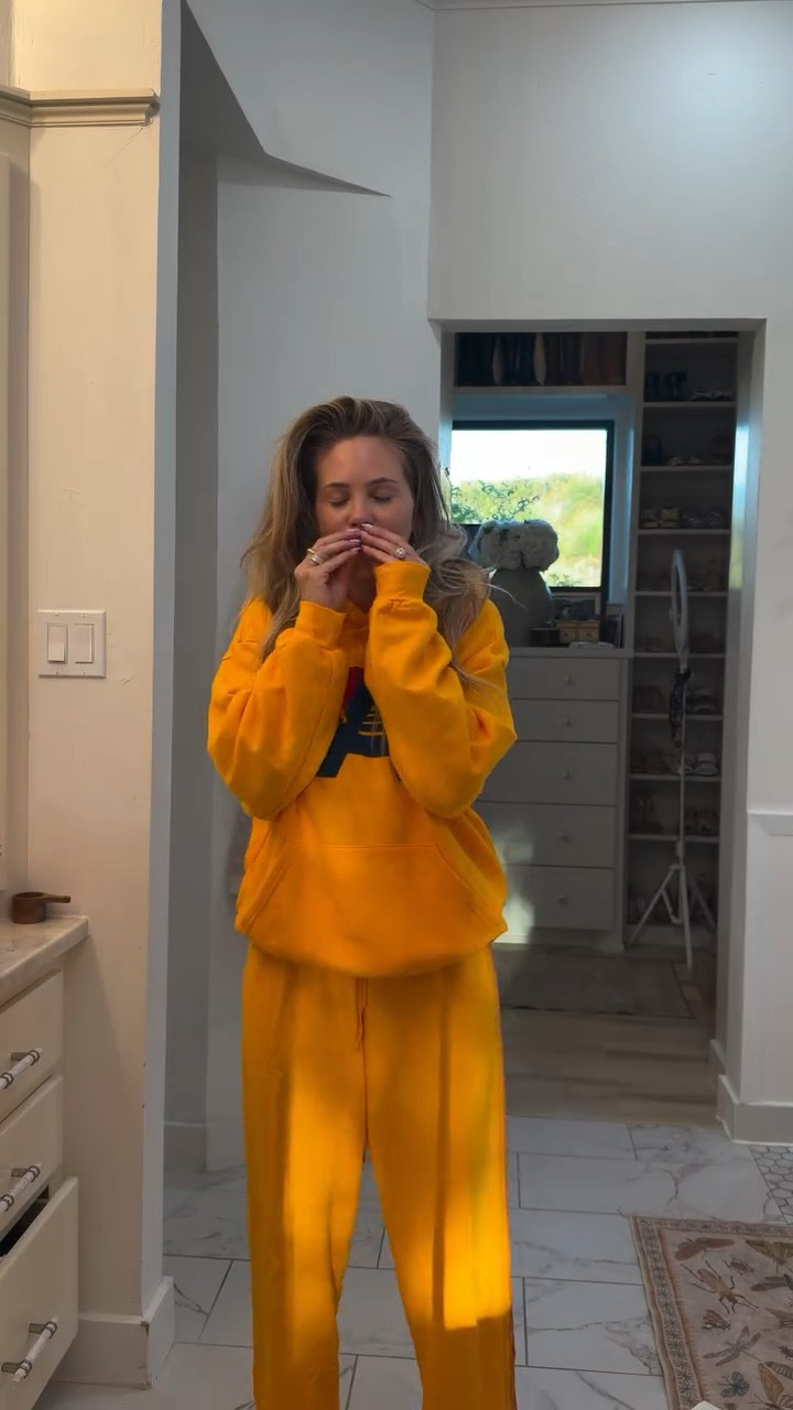 Afternoon and evening vlog 💛 we got to sewing and they were closed for spring break, I got a new Avaitor nation set in that I’m IN LOVE with, Nick smoked some chicken for dinner and the girls put on a little talent show 🥰 #momlife

#LTKdayinmylife #LTKvlog #LTKmomlife