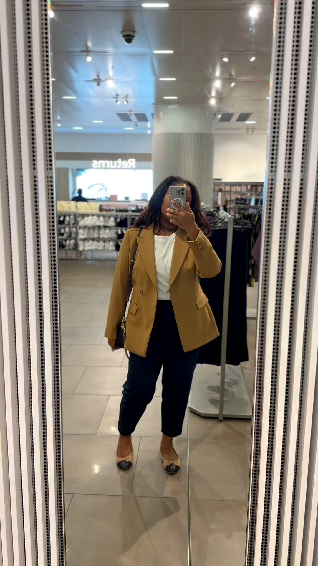Autumn Outfit, structured blazer, tapered trousers, simple T-shirt and ballets flats


#LTKStyleTip #LTKWorkwear #LTKMidsize
