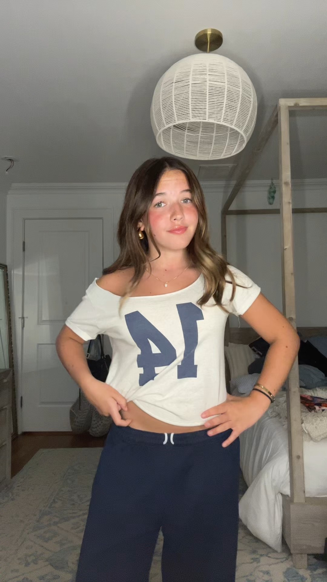 shirt: brandy melville
pants: brandy melville
jewelry: amazon
necklace: evry jewels