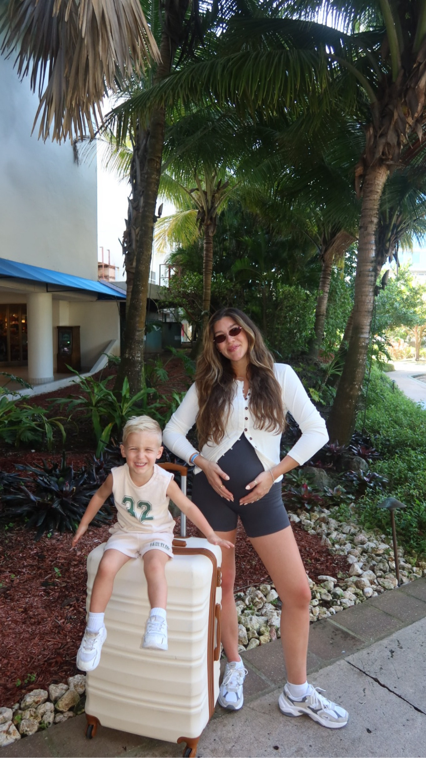 Bump friendly OOTD🩵

#LTKKids #LTKTravel #LTKBump