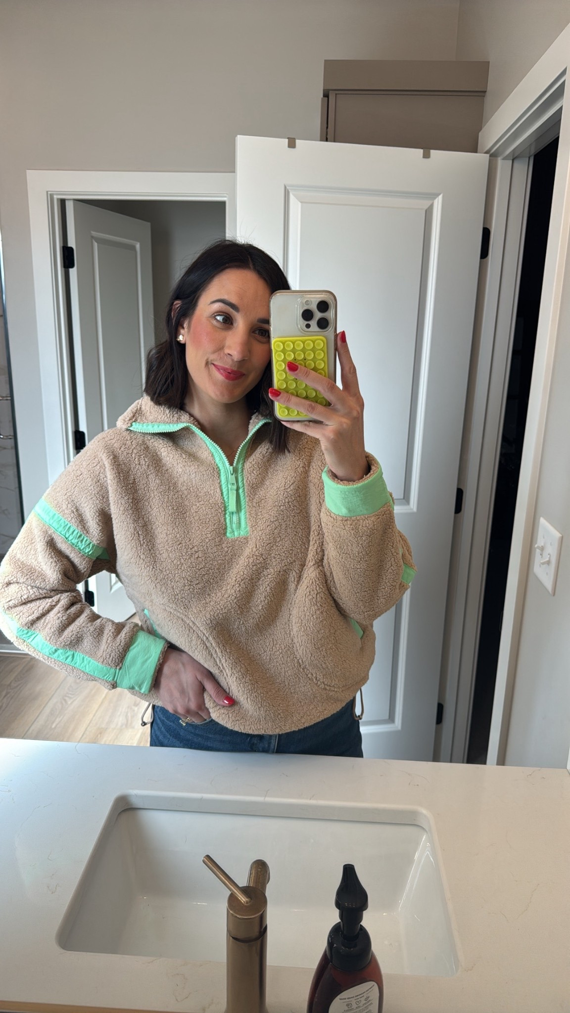 The perfect cozy Sherpa! A great color for HOC springs 🤍

#LTKTravel #LTKActive #LTKdayinmylife