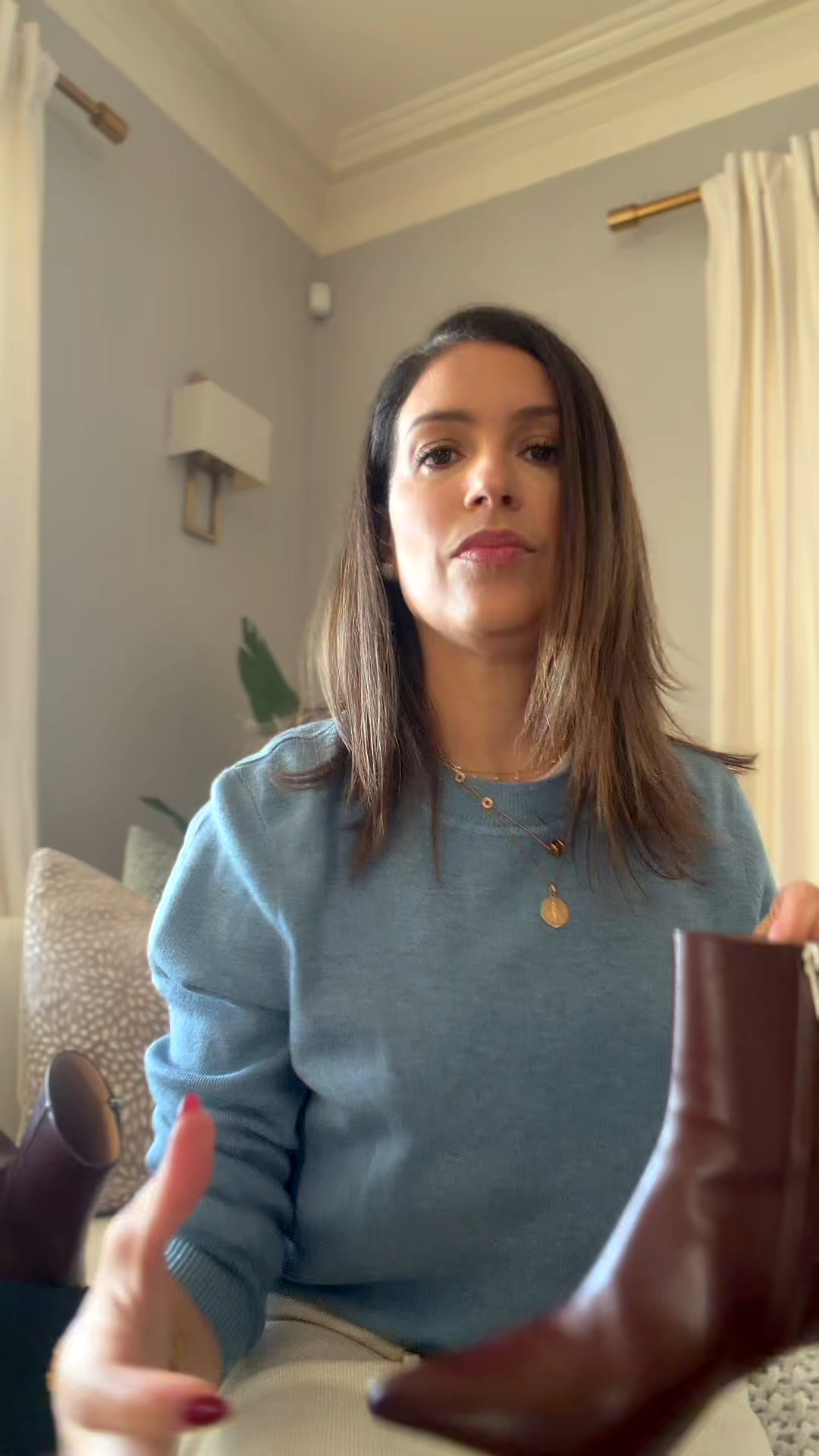 “Los botines marrones son el nuevo neutro elegante.
Combinan con todo, hacen que tu look se vea más caro y te dan ese toque cálido que el negro no tiene.
Si vas a invertir en un par esta temporada… que sean estos. 
————
Use Code: LORENA15 for 15% off your purchase. 
“Brown boots are the new elegant neutral.
They go with everything, make your outfit look more expensive,
and add that warm touch black just can’t.
If you’re investing in one pair this season… make it these.


#LTKShoeCrush #LTKOver40 #LTKSeasonal