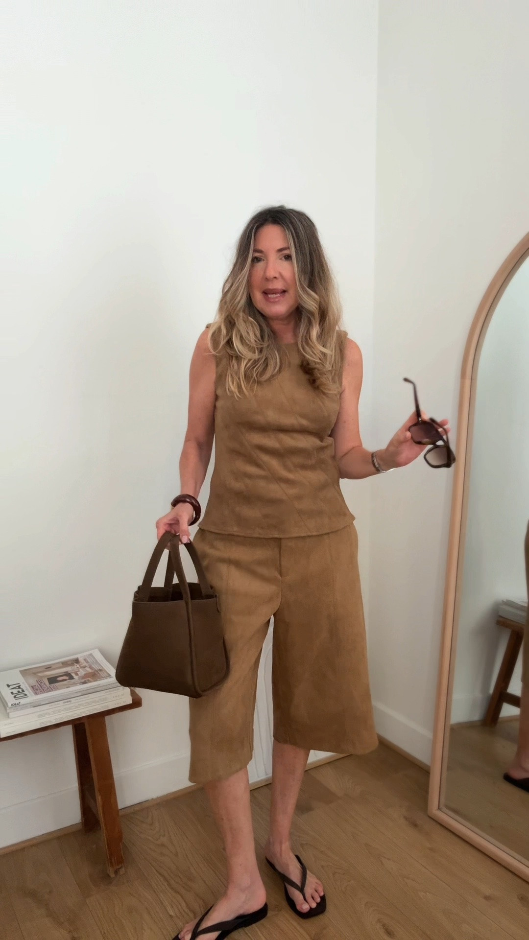 HAUL  : Deux ensembles Zara que je porte facilement au quotidien que toutes les femmes stylées portent déjà ✨
Un ensemble en daim camel pour une silhouette citadine, et un ensemble à rayures parfait pour l’été et les moments plus décontractés.

#zara#zaranewin#zarahaul#

#LTKfrance #LTKeurope #LTKsummer