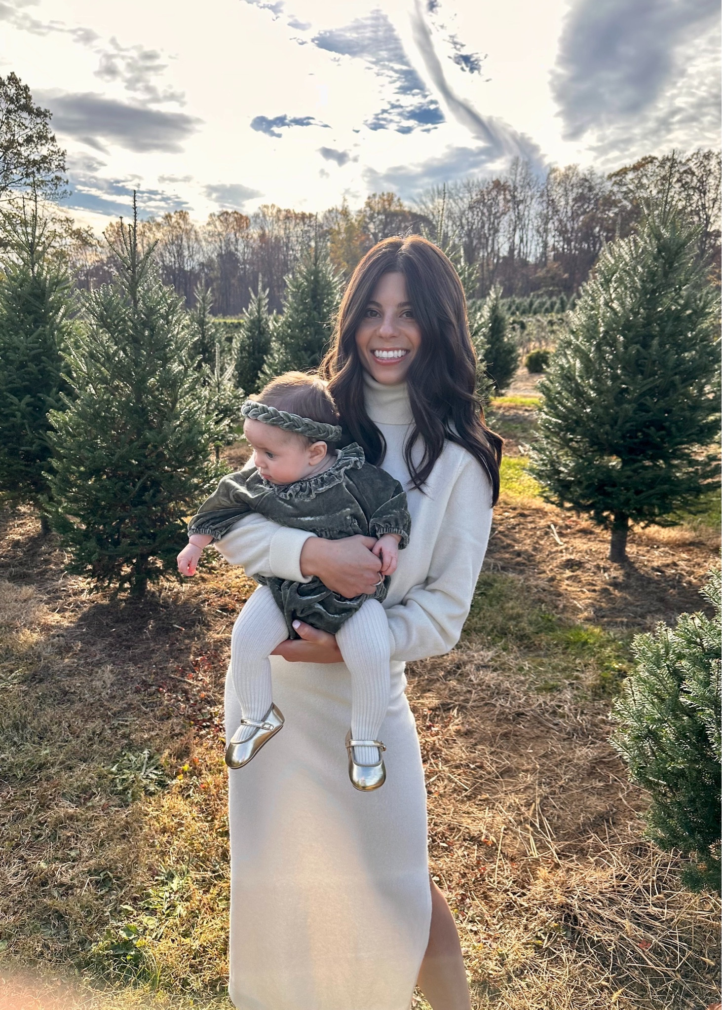 Holiday picture outfit ideas, Christmas family photo outfit inspiration, coordinating outfits for family pictures, winter white sweater dress, velvet romper for baby girl 