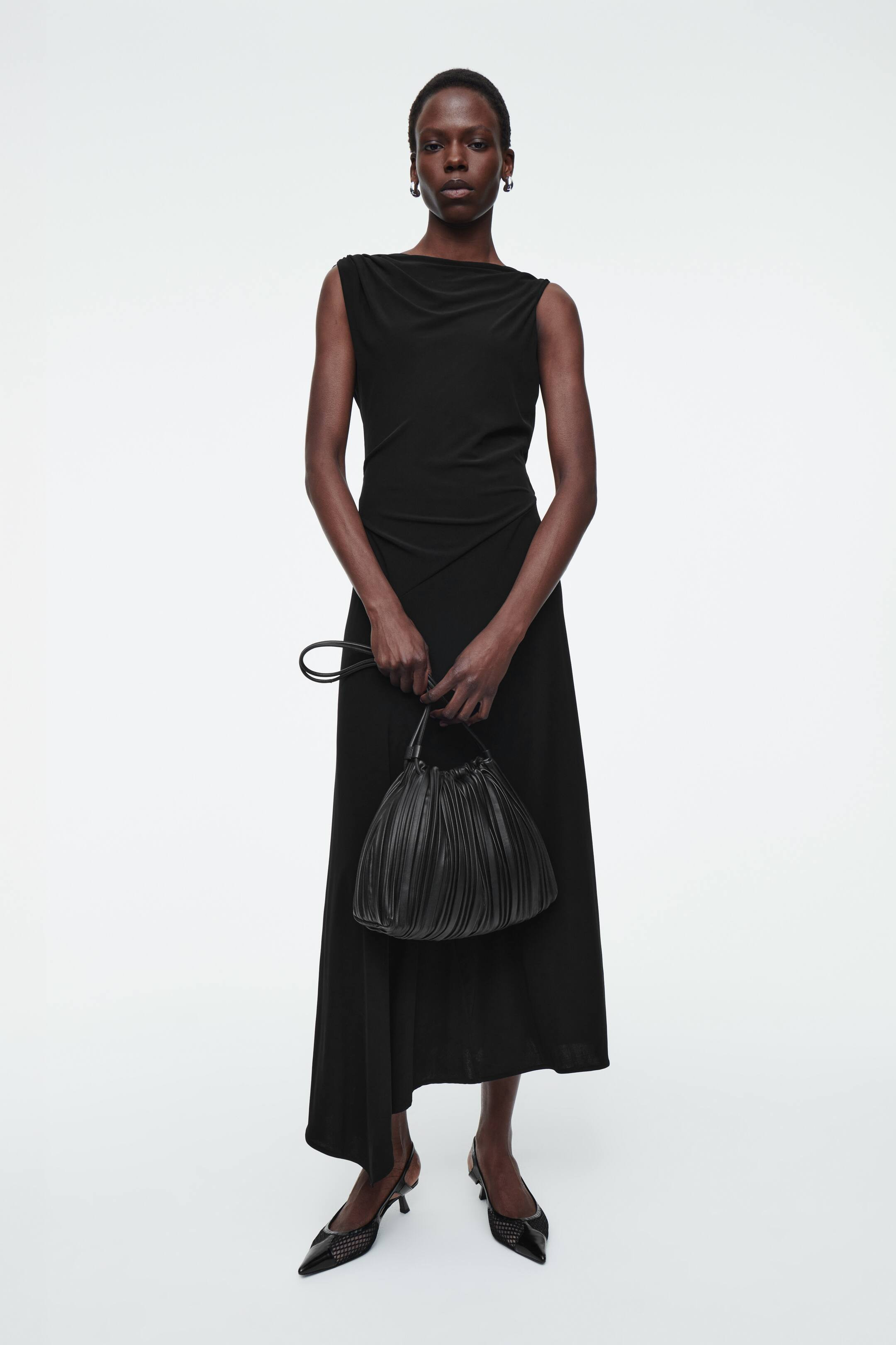 SCALLOP TOTE - LEATHER - BLACK - Ladies | H&M GB | H&M (UK, MY, IN, SG, PH, TW, HK)