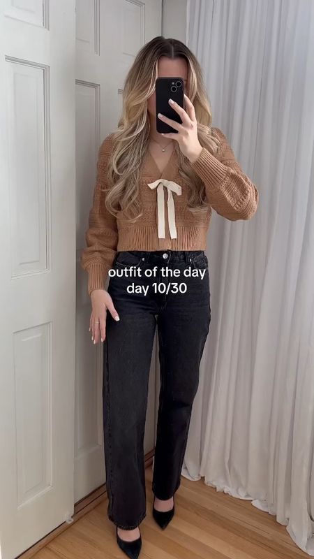 Wearing size small in the sweater & US4 in jeans ☕️ Outfit of the day, sweater, black, jeans, jeans, ootd

#LTKMostLoved #LTKfindsunder100 #LTKstyletip