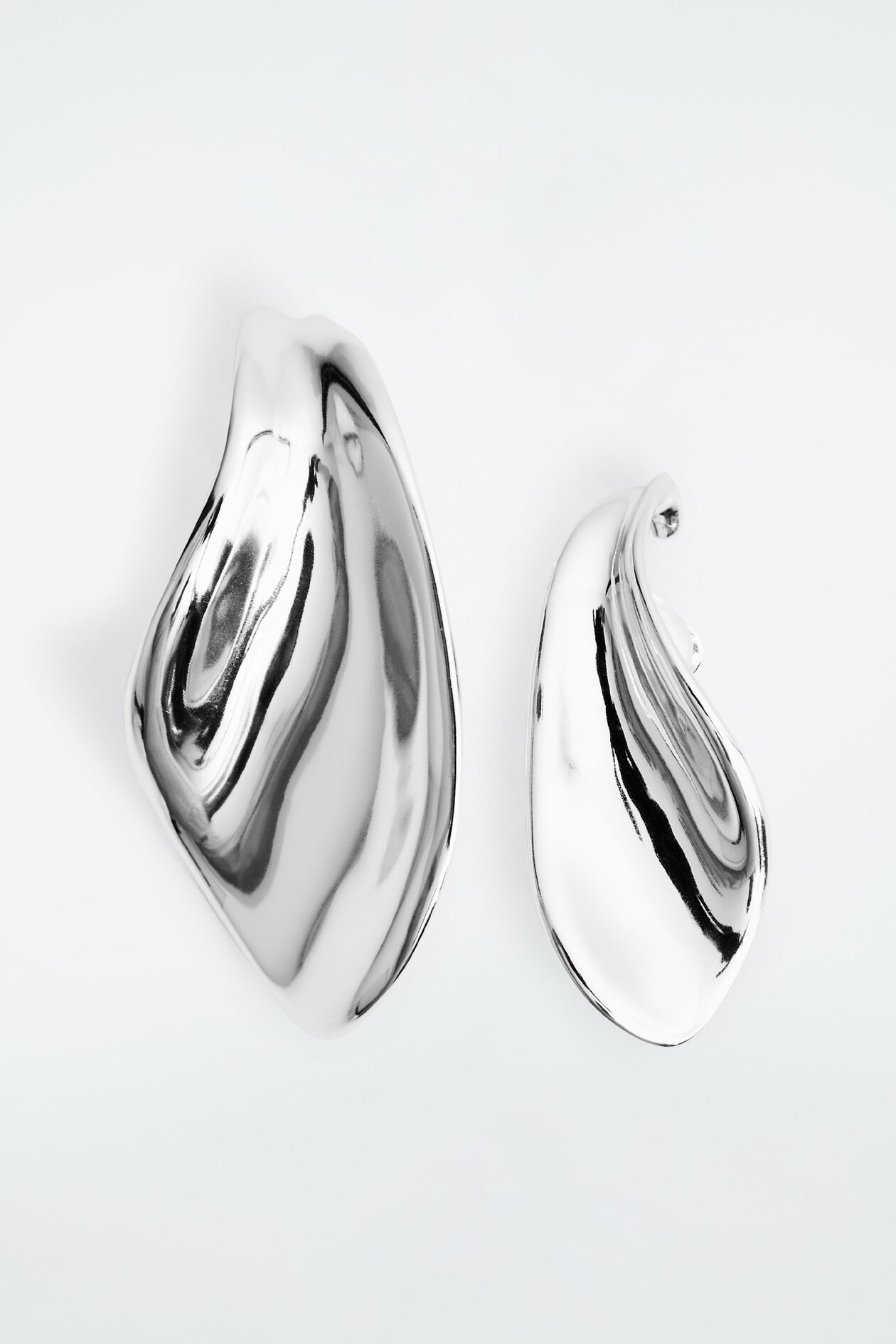 ORGANIC-SHAPED MISMATCHED EARRINGS - SILVER | COS (EU)