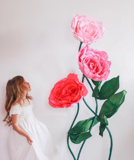 Giant free standing paper flowers (set of 3). Alice in Wonderland props. Shop window giant flower... | Etsy (US)