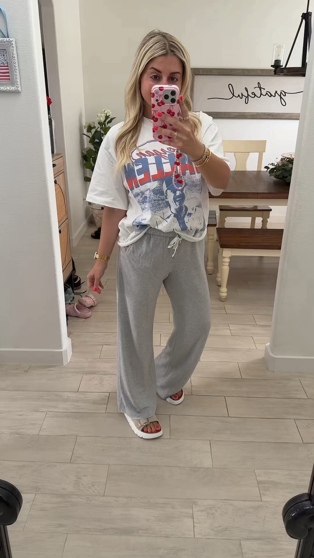 Comfy cute outfit
Size small
Sandals tts

#LTKootd