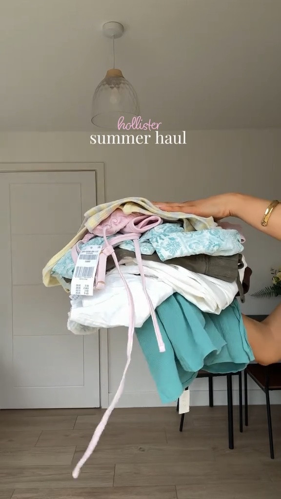 It’s a 2000’s summer with hollister ✨

#LTKsummer #LTKunboxing #LTKstyletip