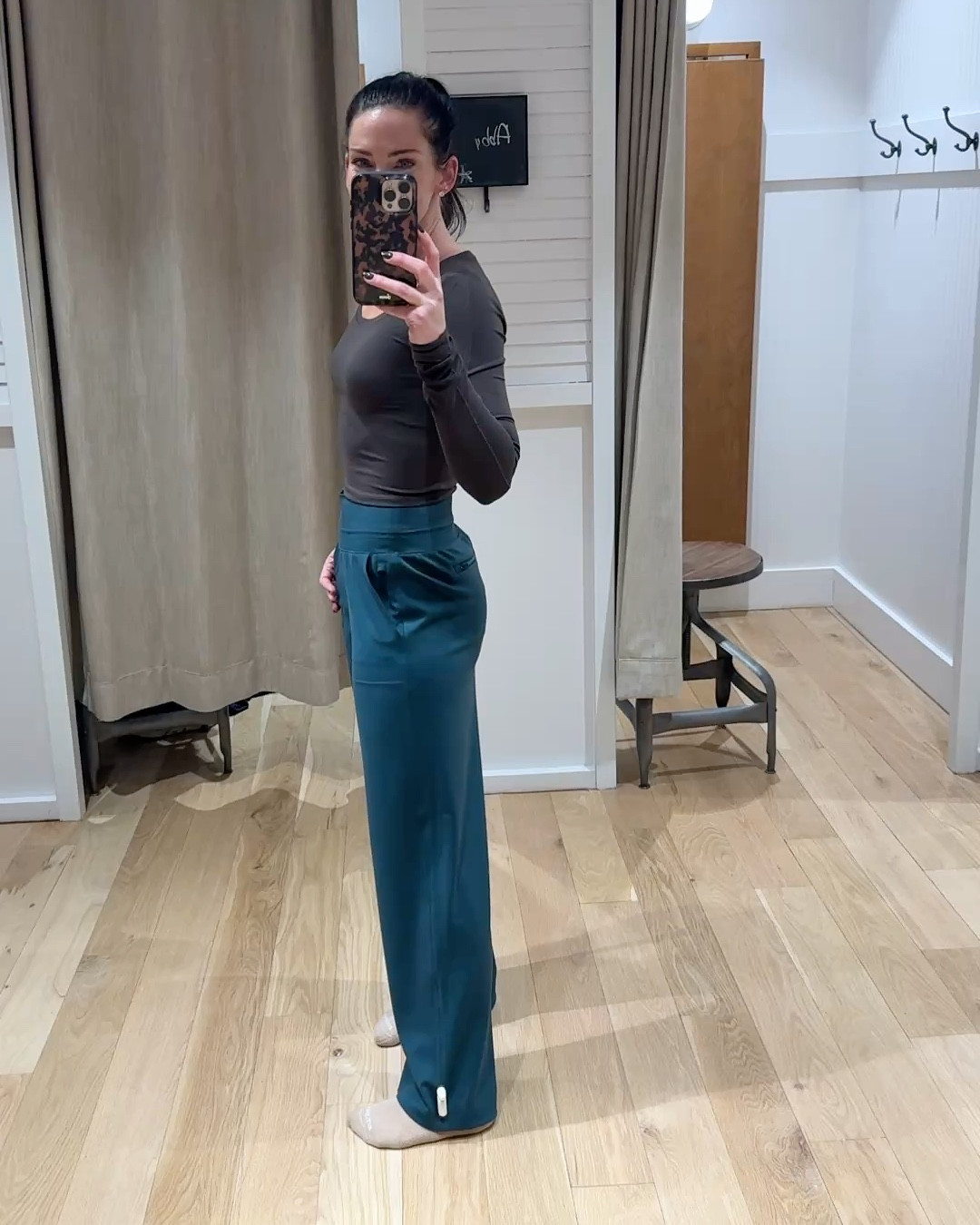 How I fell in love with these pants 😍 The wide leg is forgiving in all the right spots while being so flattering on a figure. The snatching waistband is everything! 

This top is on major sale. Would look great under a vest as well! 