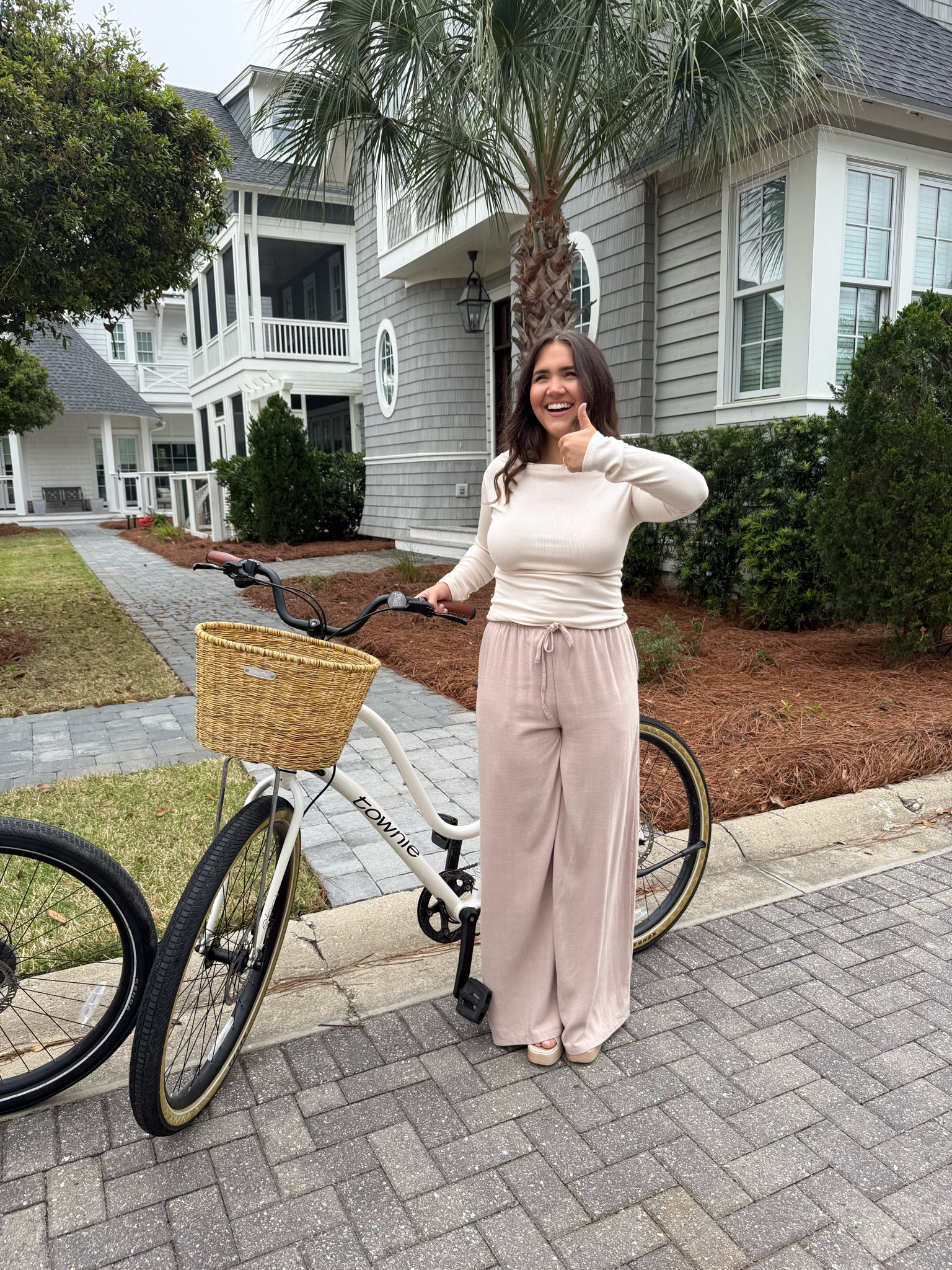 Easy and breezy beach outfit! Wearing medium in top & bottom (5’2)