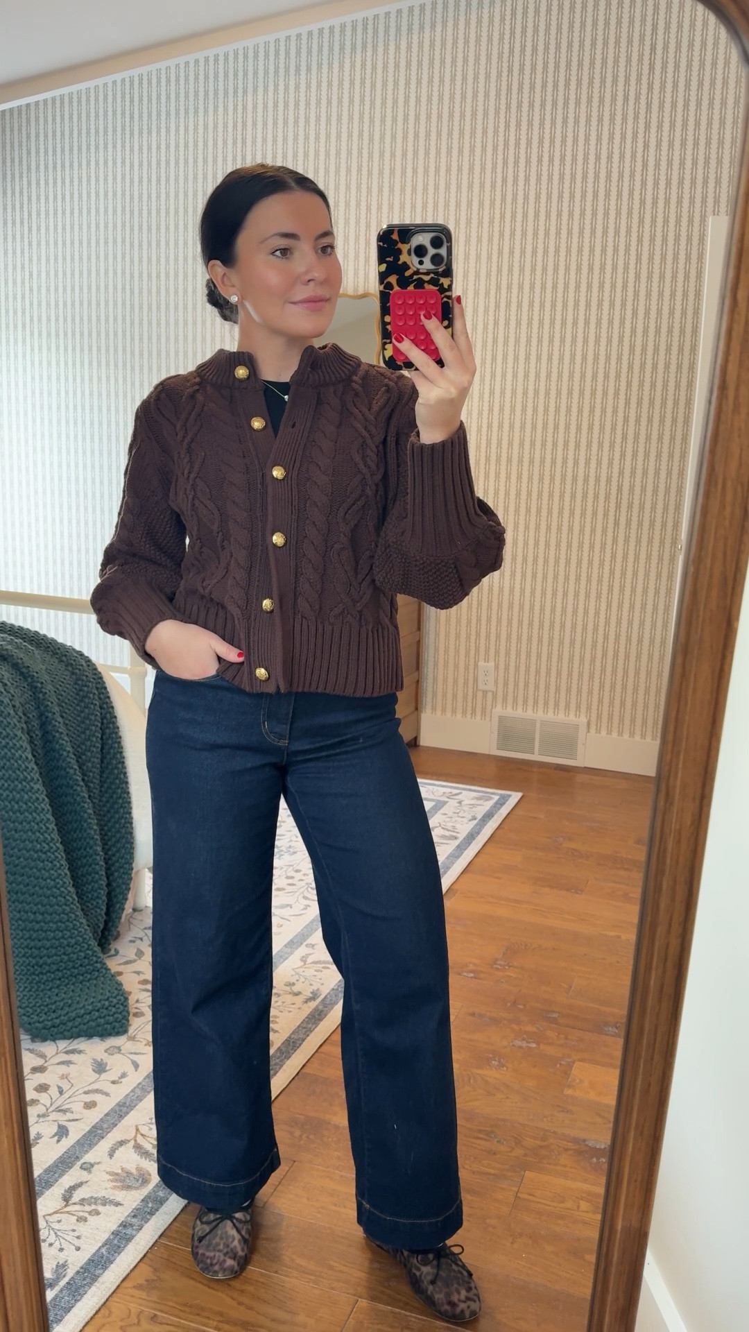 Casual Thanksgiving outfit 🤍 my jeans are tight 😂