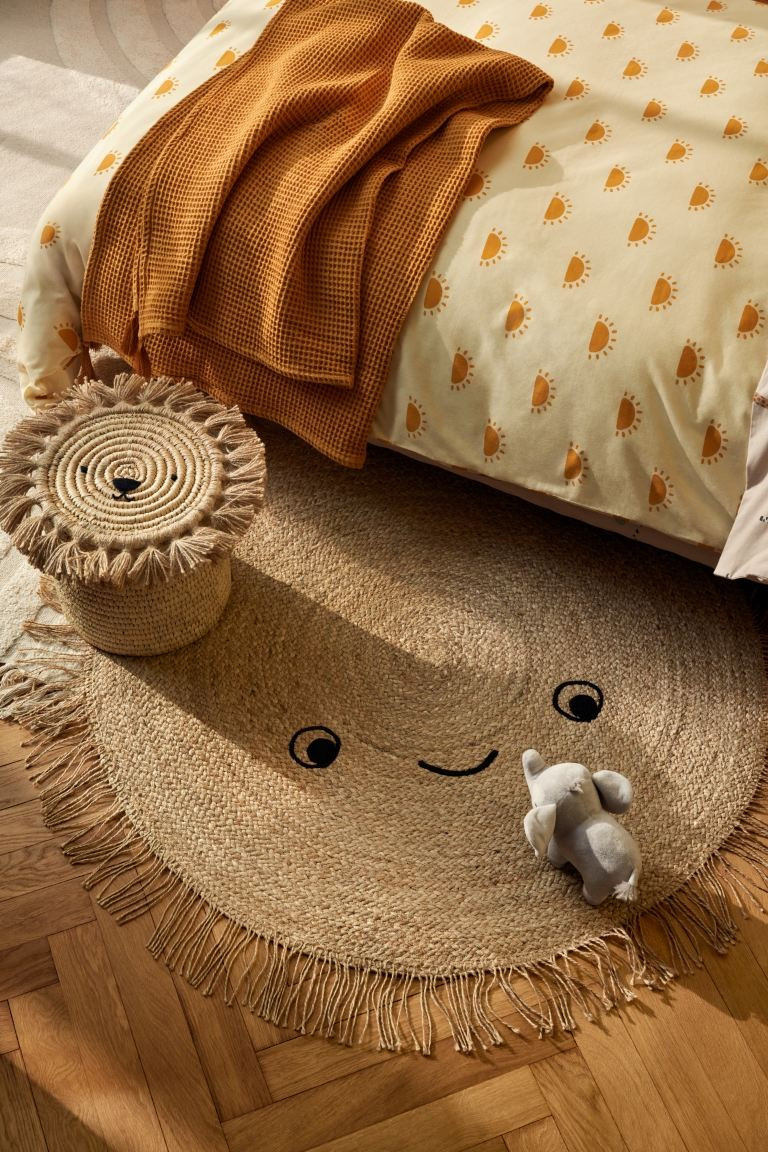 Throw in soft, waffled cotton fabric with tassels at each corner. | H&M (US + CA)