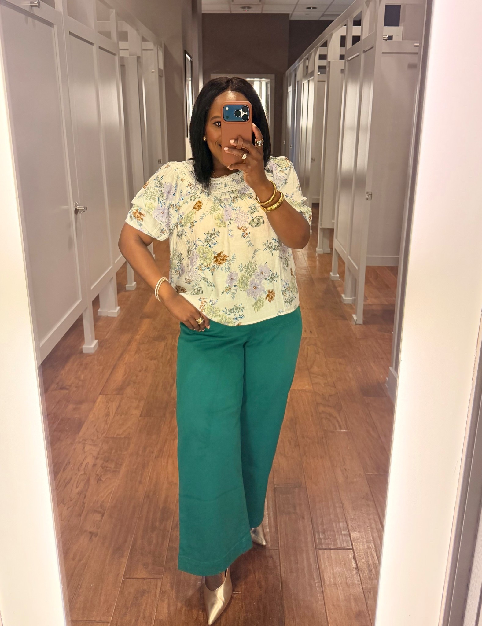 Chic Spring outfit / love these LOFT Palmer Wide Leg pants in this new green color! Wearing 14 in pants and large in top but need a medium. #loveloft 

#LTKMidsize #LTKgrwm #LTKootd