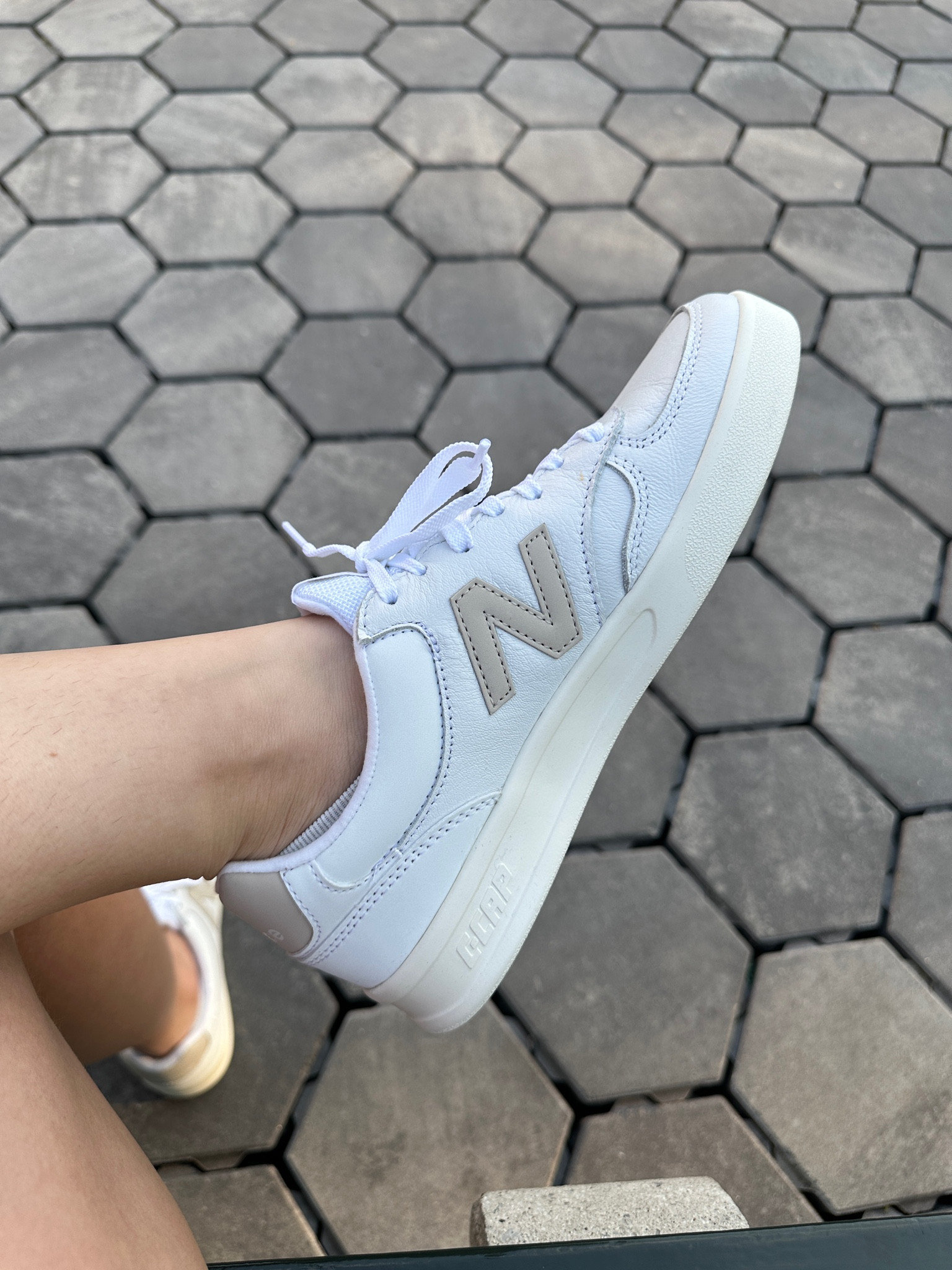 大人気！送料&関税込み！New Balance CT300V3☆お早めに！ Amazon.com | New Balance Men's CT300 V3 Sneaker, Black/White