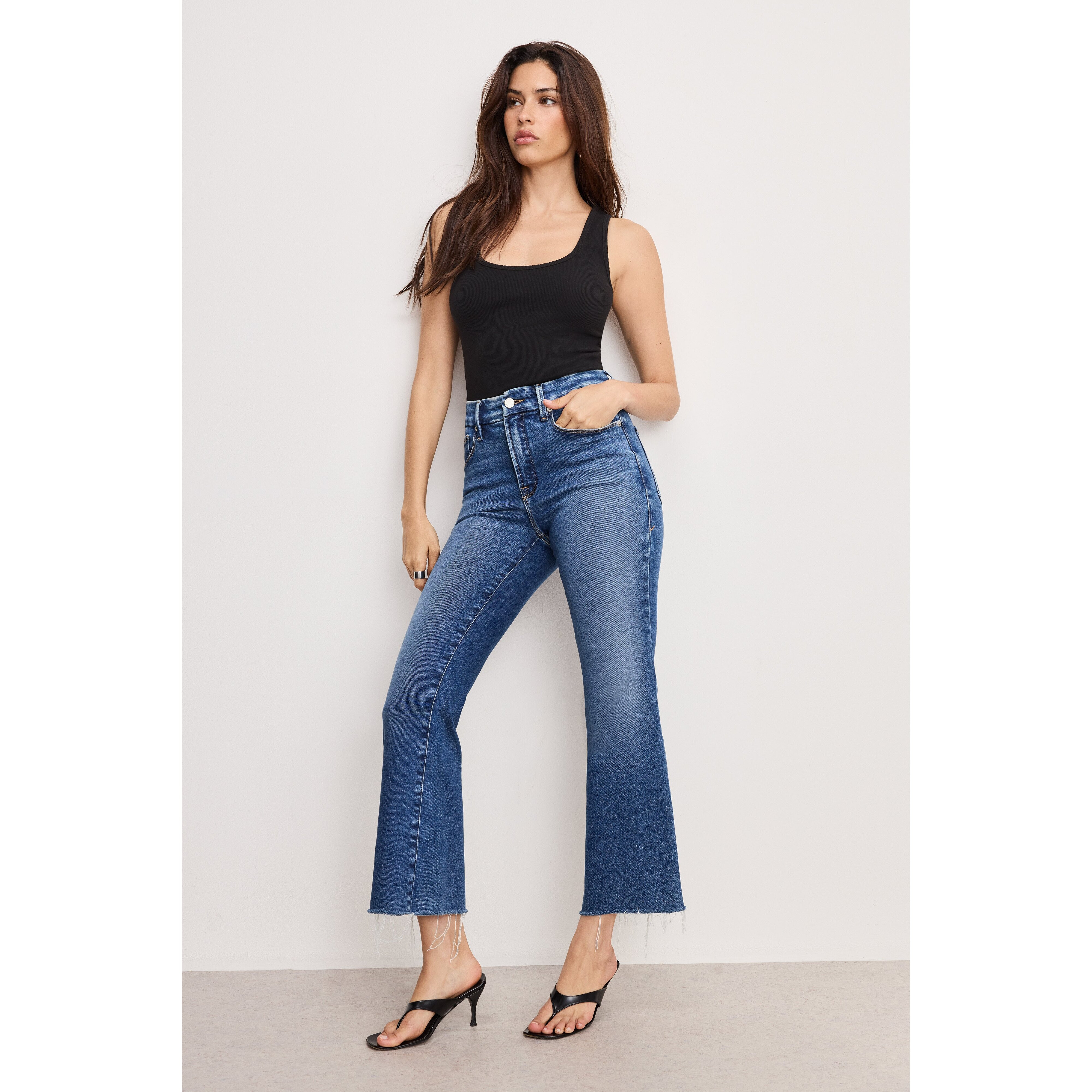 Women's Soft Tech Good Legs Cropped Mini Boot Jeans | Extra Stretch, Flat Tummy Tech, Gap-Proof Waistband | Indigo, Size 6 | Goo | Good American