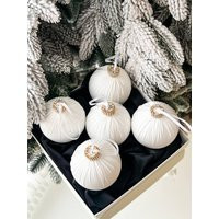 White Christmas 3.15ʼʼ Balls, 5Pcs Set, White Xmas Balls Ornaments Xmas Tree Deco Set | Etsy (US)