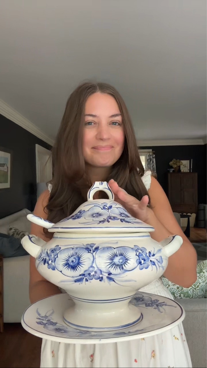 if you have any ideas on where to display her in all her glory, please send ideas! #thrifting #antiques #thriftfinds #antiquefinds #tureen #soupseason