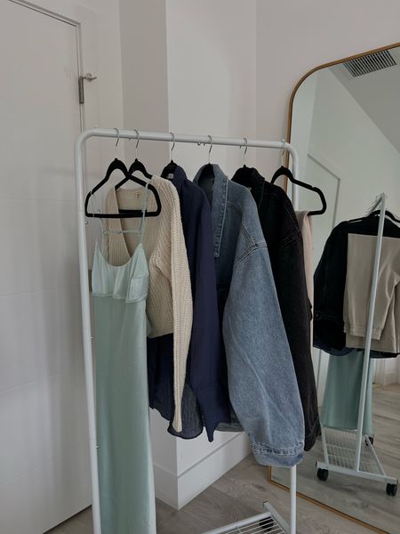 grey bandit try on haul 🦋


oversized denim jacket, knit long sleeve clasp top, tall girl sweatpants, wedding guess dress, navy swimsuit light cover up