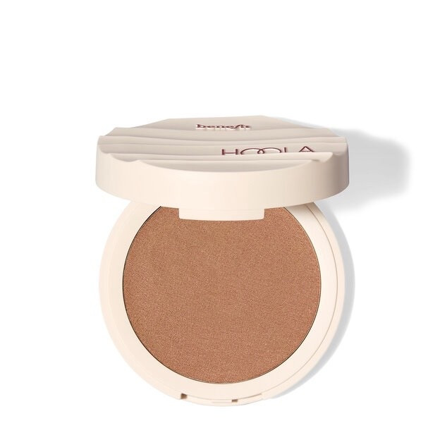 The classic Hoola bronzer now available in cream format!