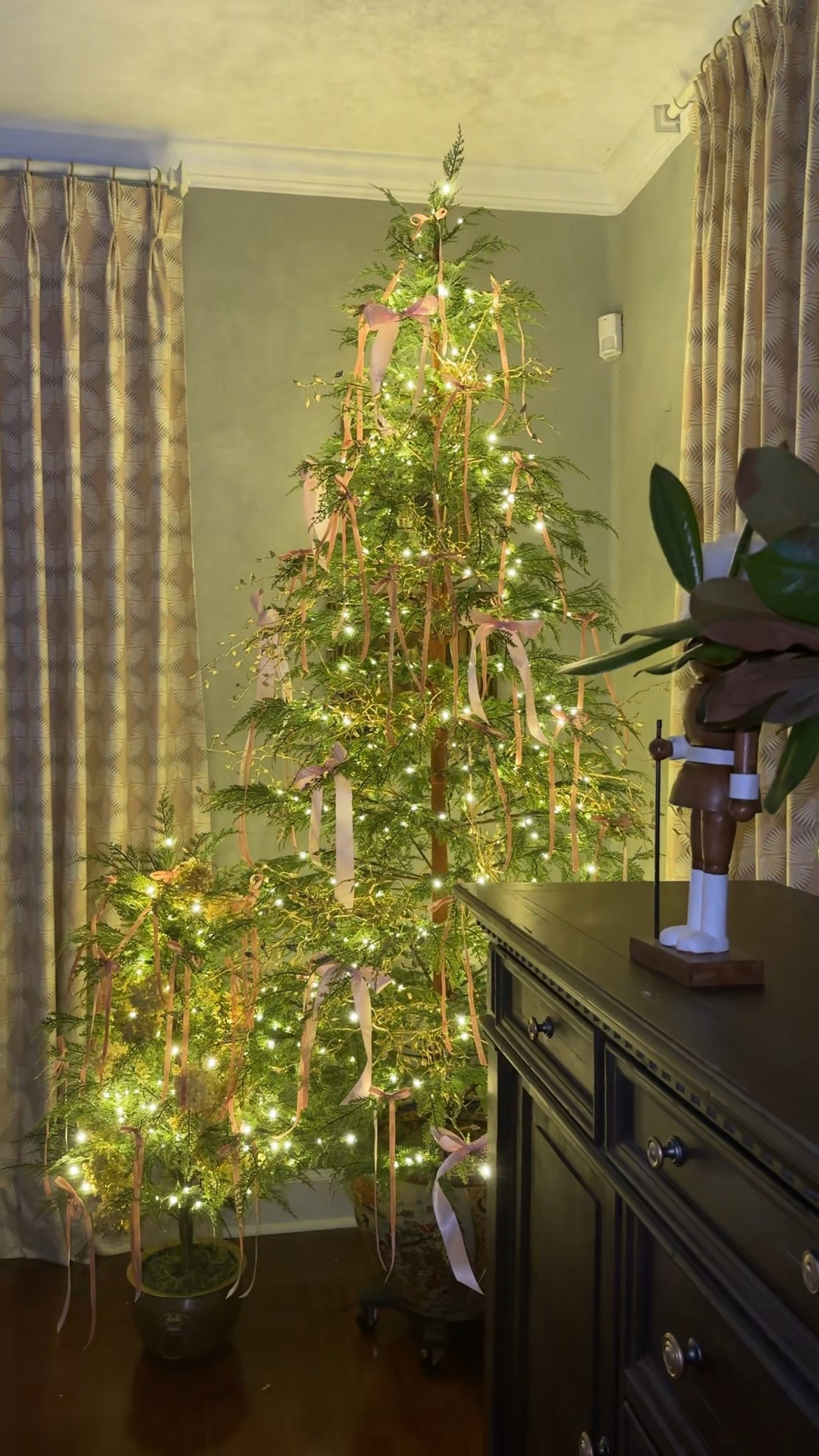 Vintage Christmas home tour, Christmas tree 

#LTKHome #LTKHoliday