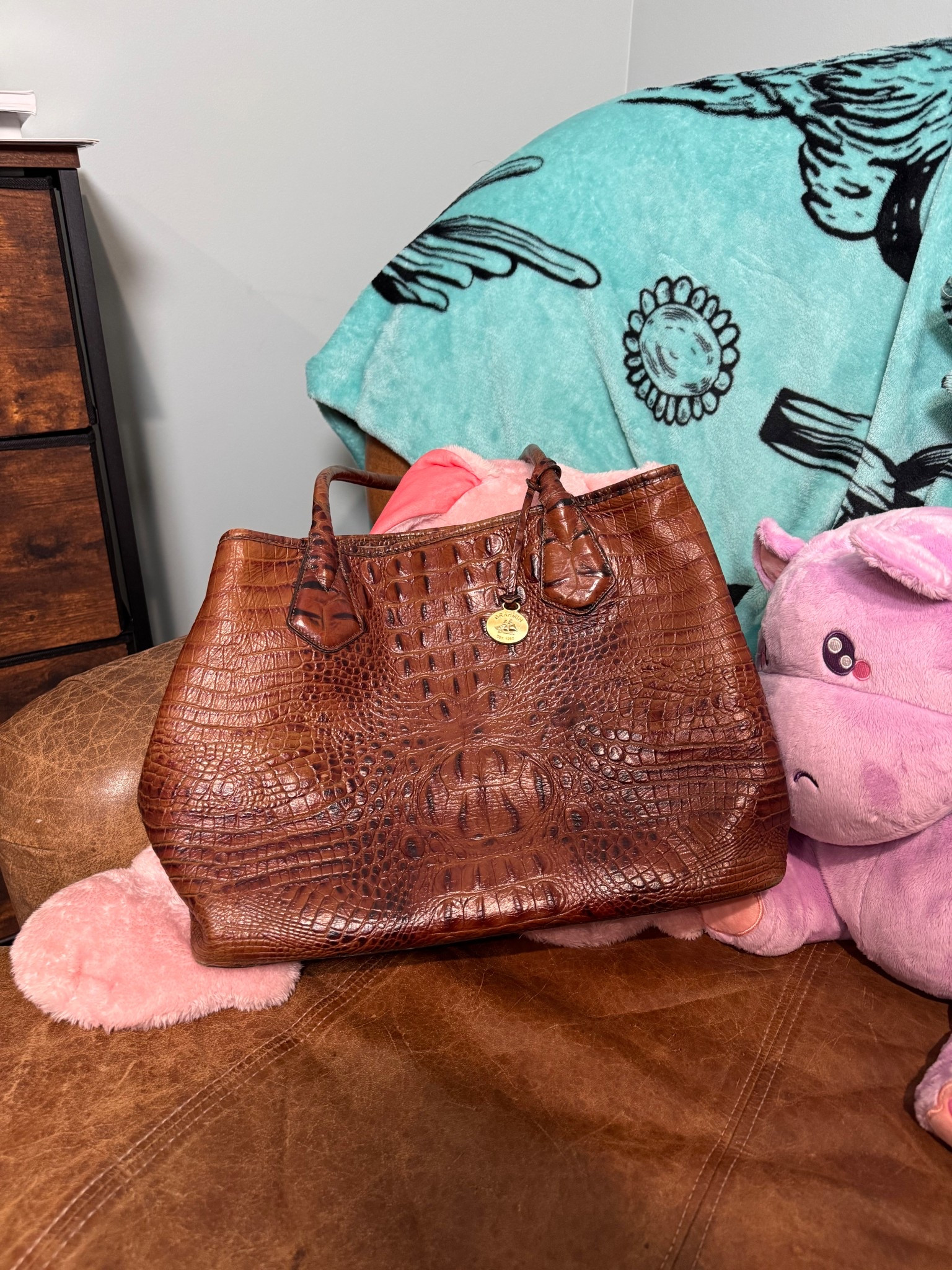 There’s something about a Brahmin bag that just elevates everything. Luxe textures, timeless silhouettes, and that unmistakable statement finish—because your handbag should be as unforgettable as you are. ✨👜

#brahmin #brahminbag #brahminhandbag #designerhandbags #luxuryhandbags #baglover #purselover #handbagaddict #classicstyle #timelessfashion #whatsinmybag #bagcollection #styleinspo #fashionfinds #ltkstyle #ltkitbag #accessorygoals #elevatedstyle #resellercommunity #poshmarkfinds #mercari #closetfinds #everydayluxury #statementbag

#LTKOver40 #LTKootd #LTKstorytime
