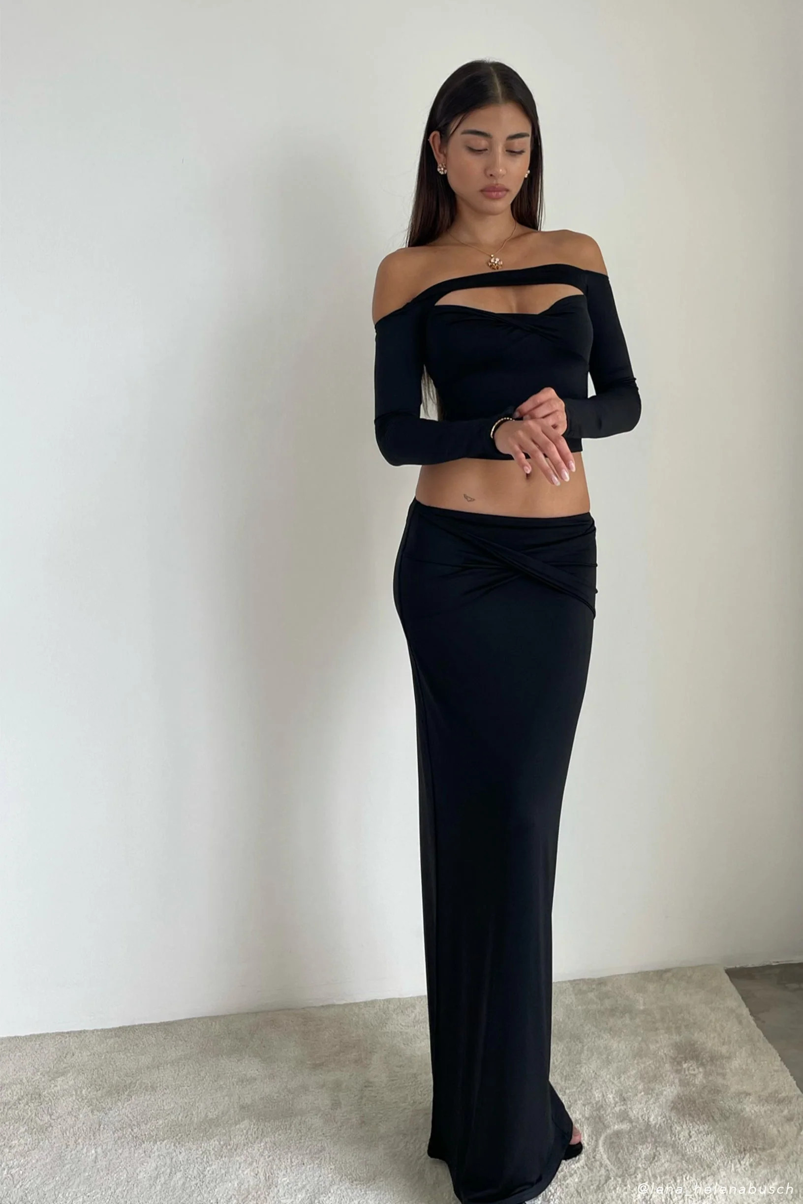 Ceri Maxi Twist Skirt - Black | MESHKI US